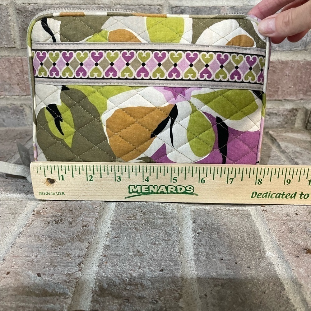 Vera Bradley - Picture 5 of 7
